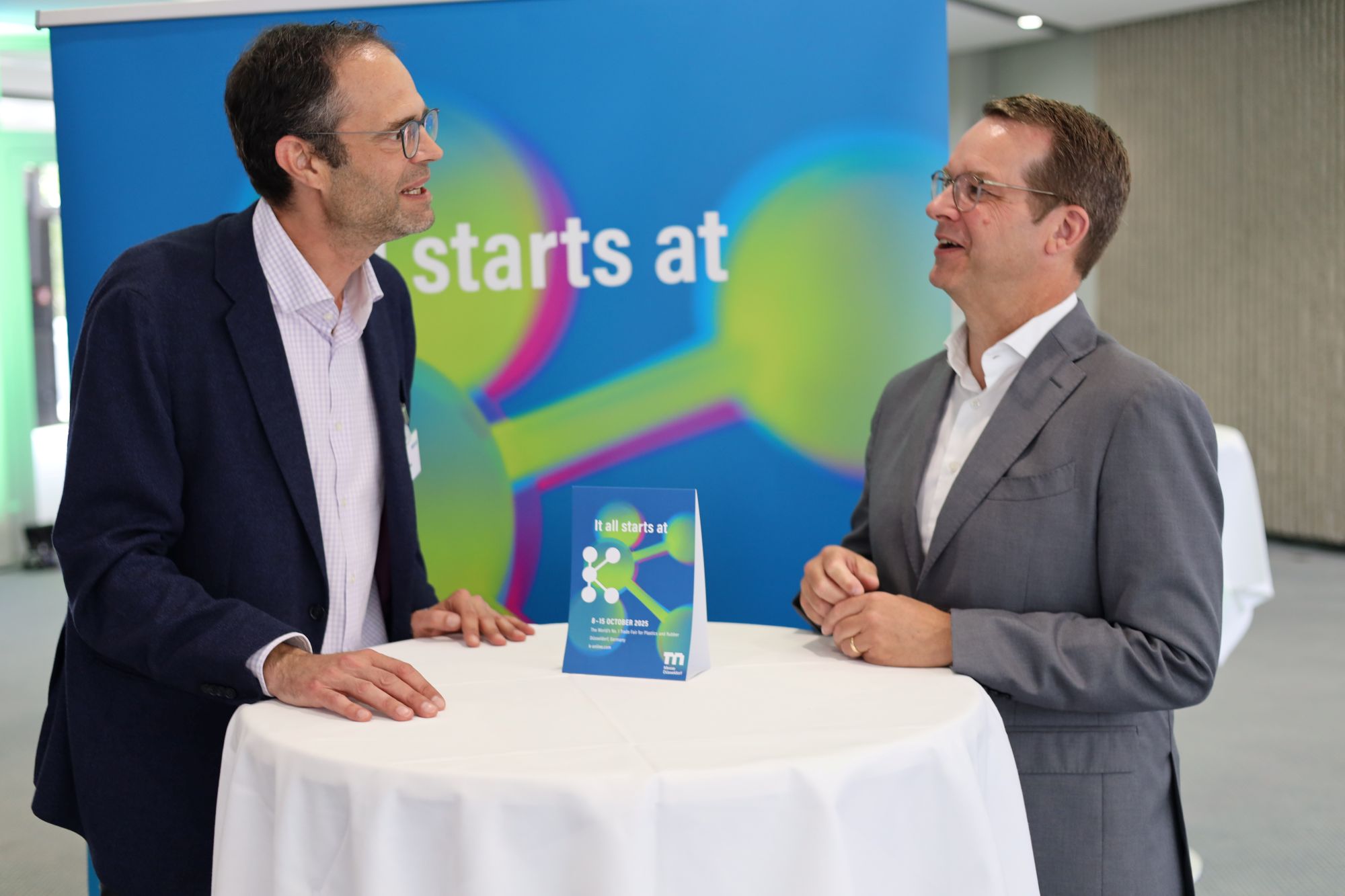 Philipp Lubos im Gespräch mit Prof. Christian Hopmann. Foto: Circular Technology